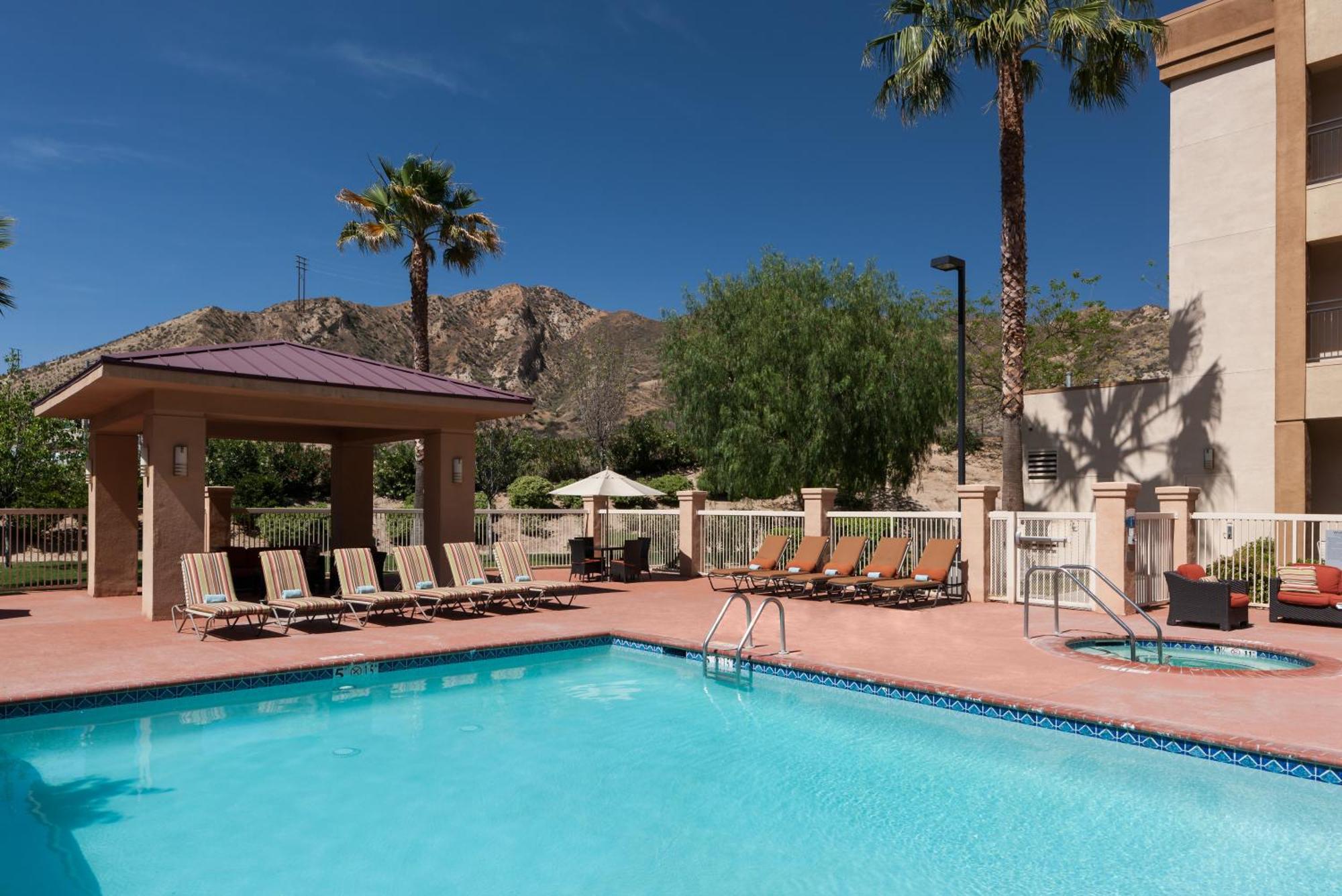 Courtyard By Marriott Santa Clarita Valencia Exterior foto